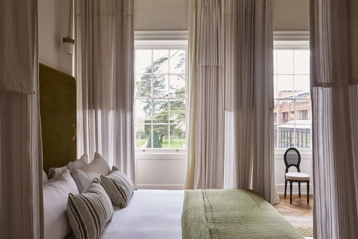 Clarendon Suite @ The Grove