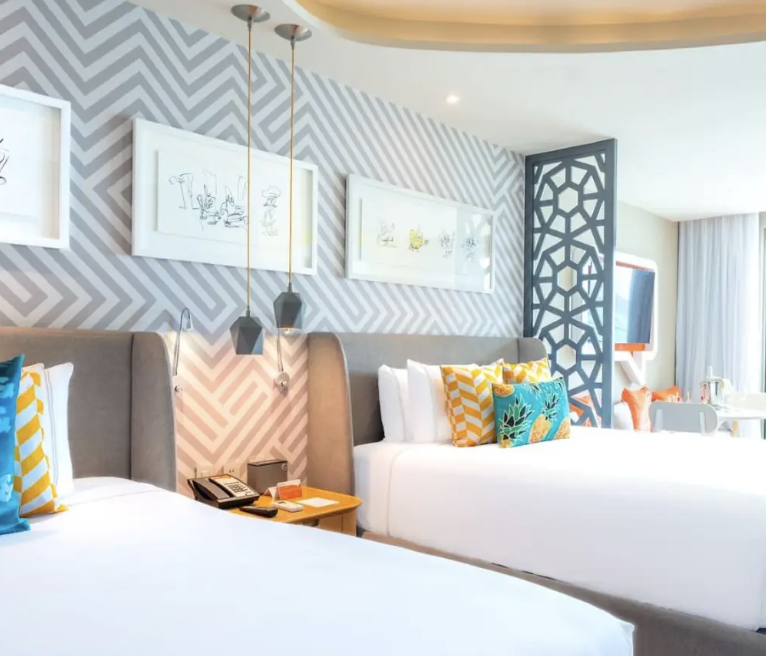 PENTHOUSE SWIM-UP OCEANFRONT CONNECTING SUITE