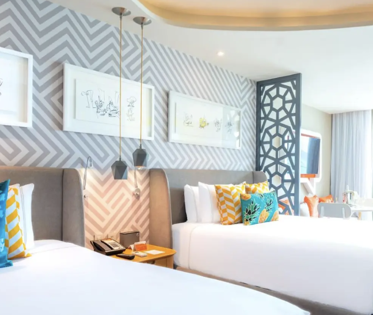 PENTHOUSE SWIM-UP OCEANFRONT QUEEN SUITE