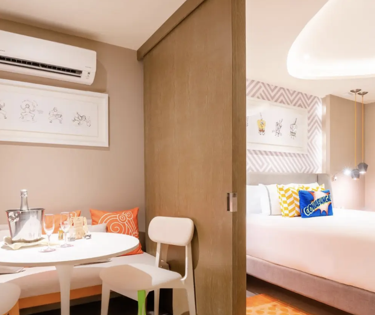 SWIM-UP OCEANFRONT POOL DECK LEVEL KING SUITE