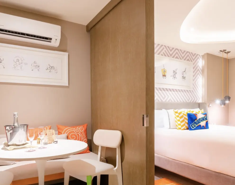 SWIM-UP OCEANFRONT QUEEN SUITE