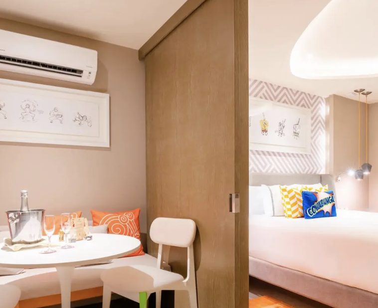 FAMILY PLAN SWIM-UP OCEANFRONT CONNECTING SUITE