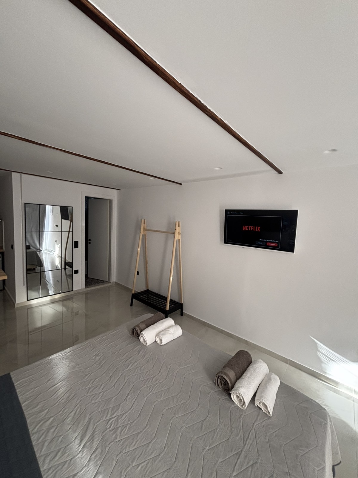 Deluxe Studio