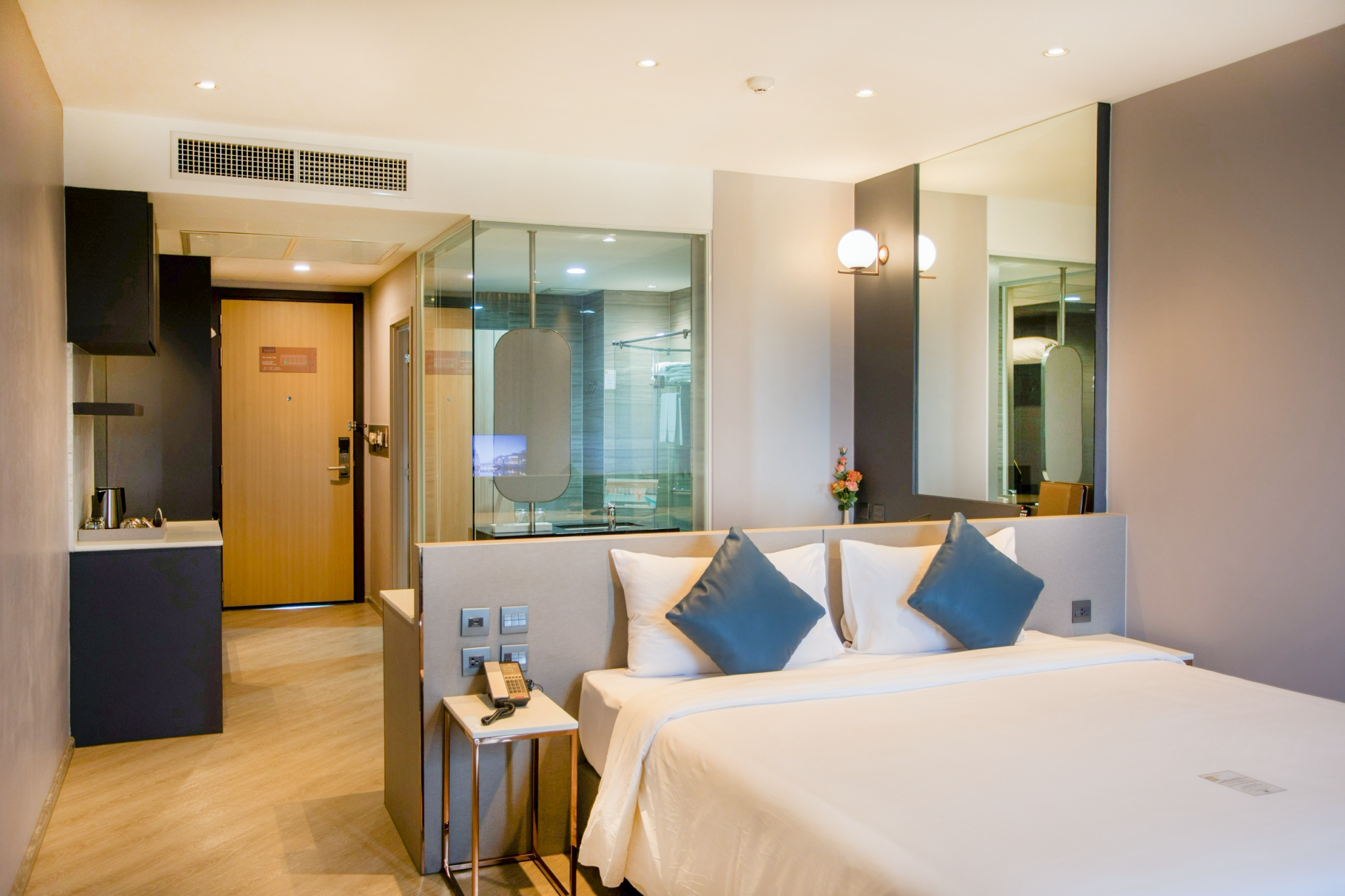 Studio View Double (C)