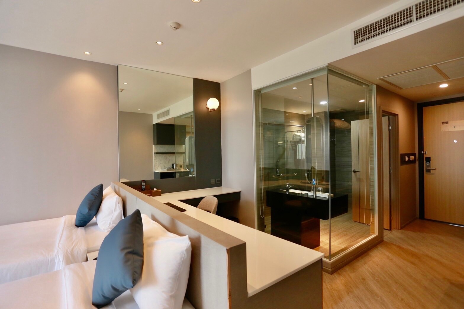 Studio View Twin (C)