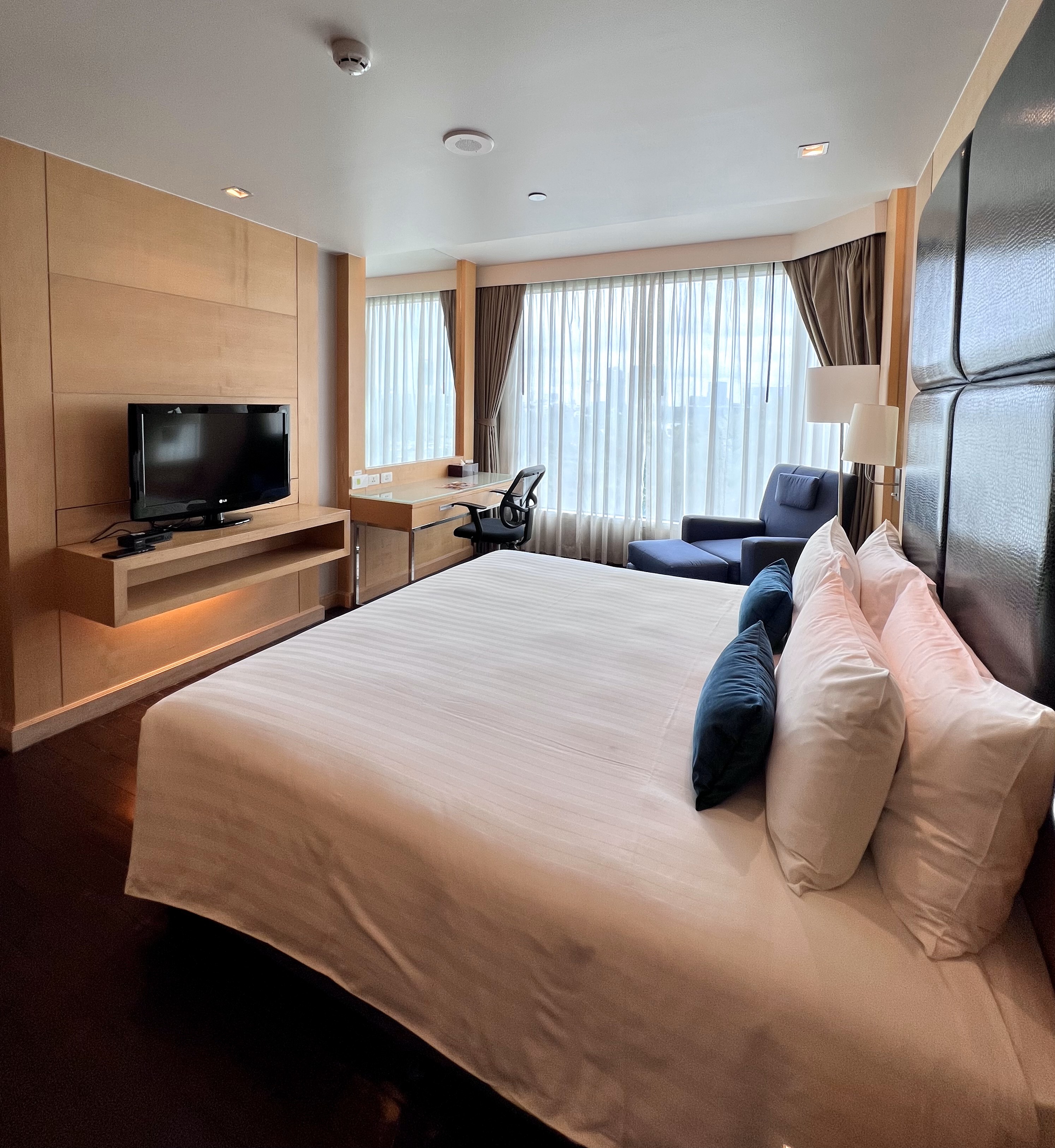 Premium One Bedroom Suite Lake View