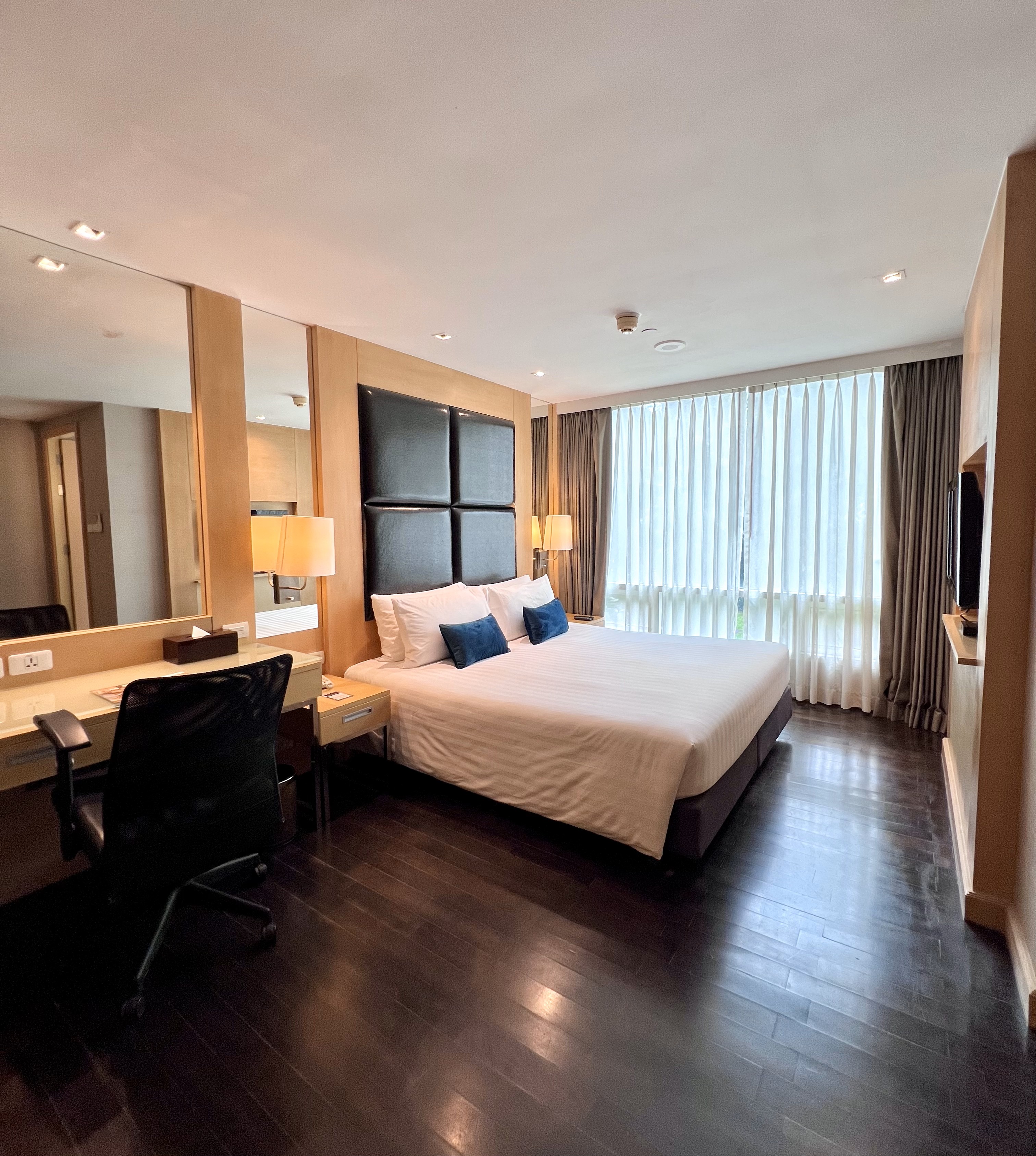 Deluxe One Bedroom Suite City View