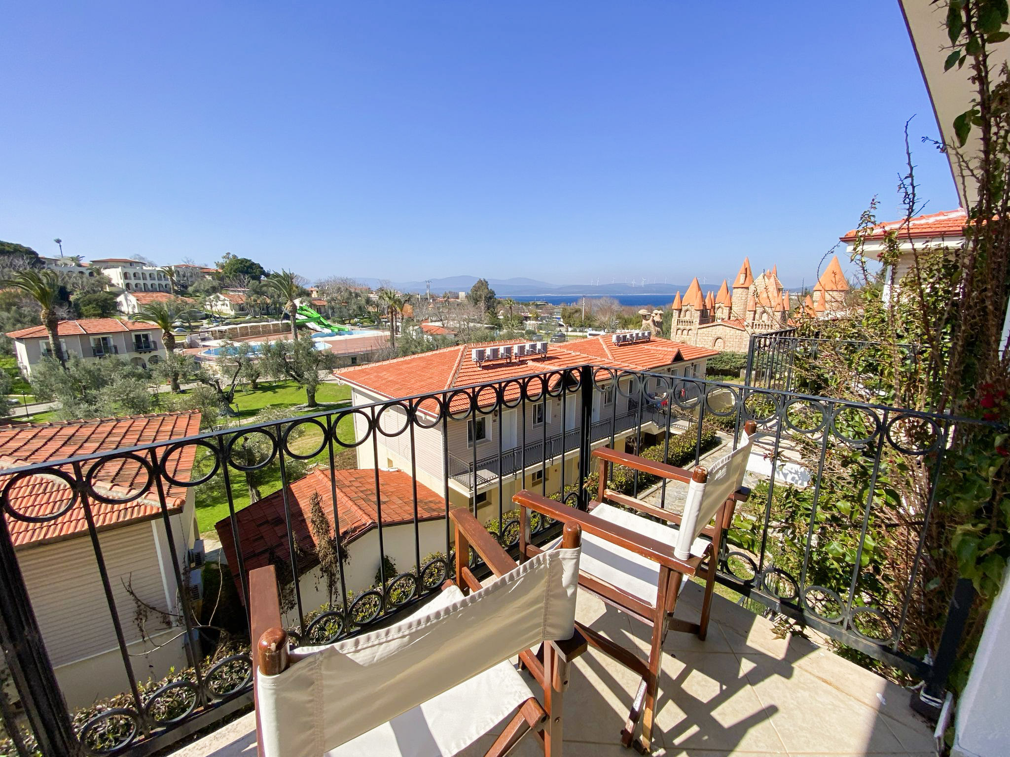 Family Room with Side Sea View