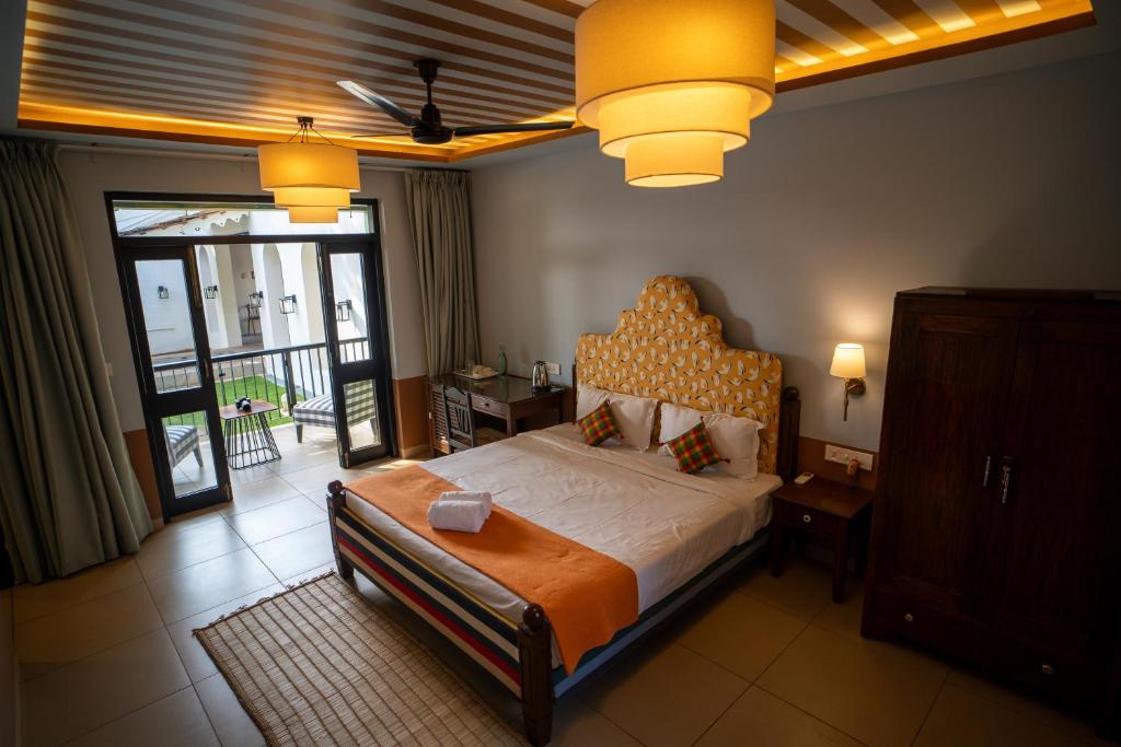 LUXURY ROOM WITH POOL VIEW