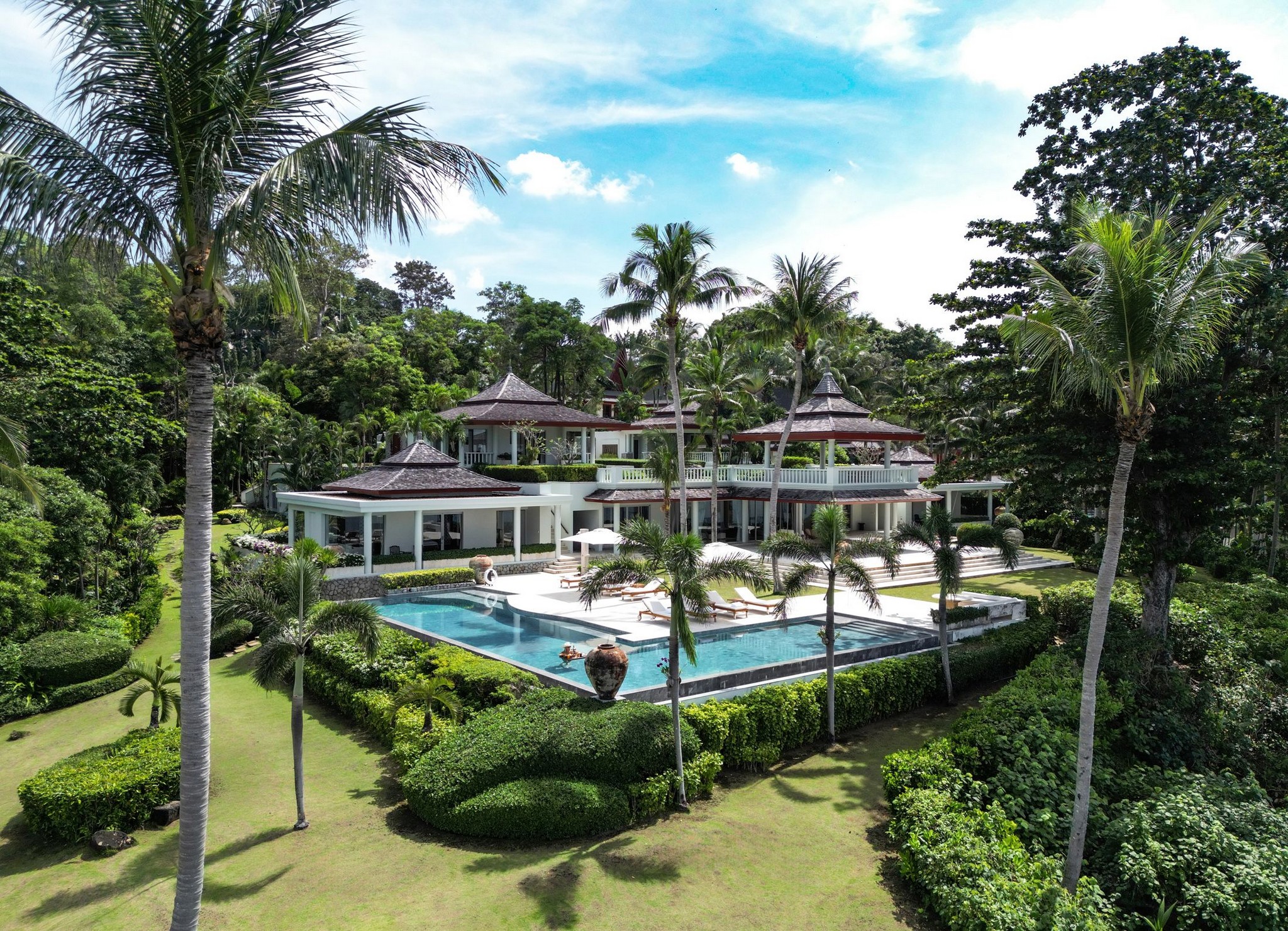 9 Bedroom Ocean Front Residence (RV2)	