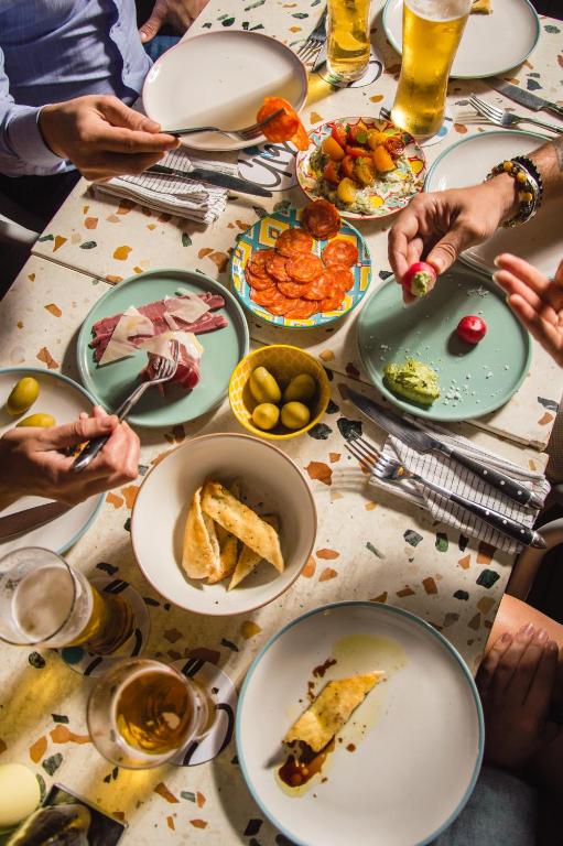 Sachas Hotel UNO and Uno Express