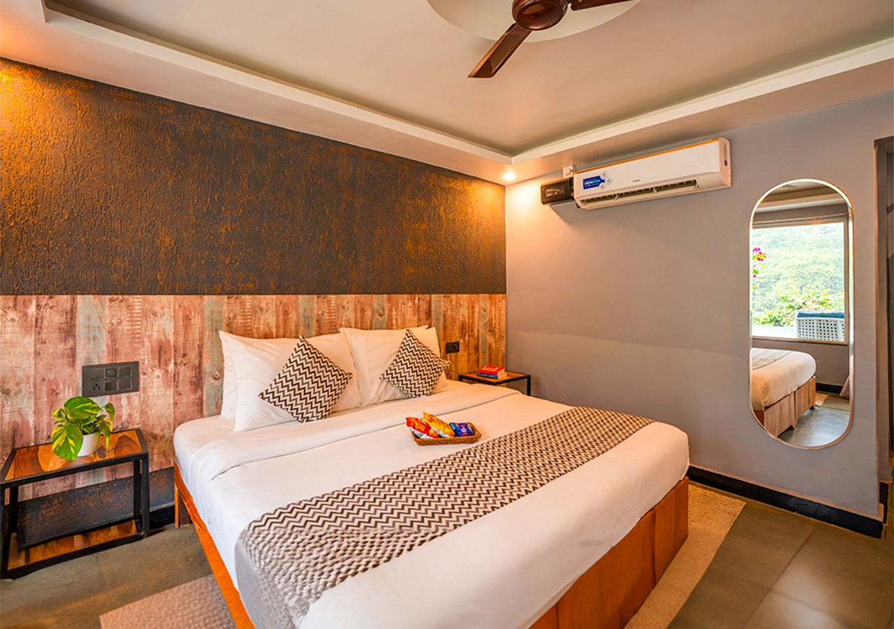 Deluxe Cottage With Pool View