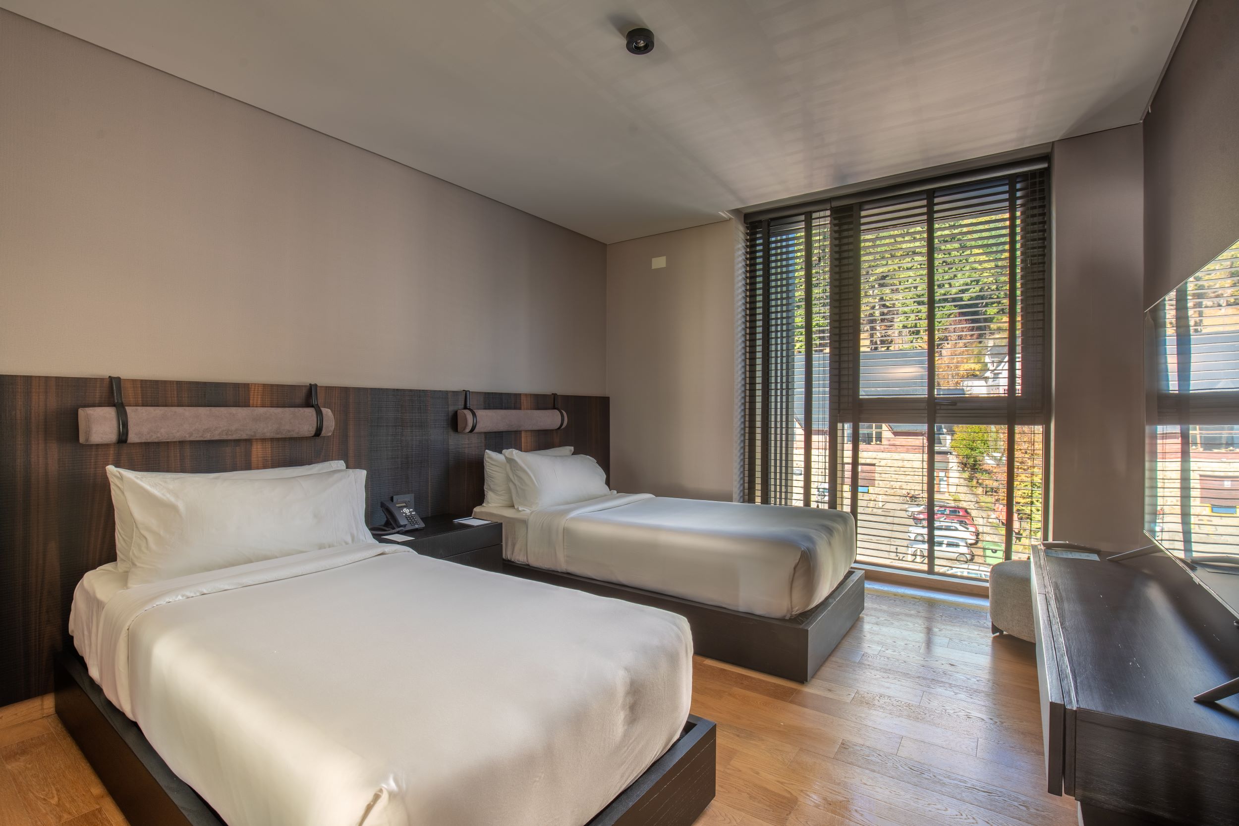 Master Suite 2 Bedrooms - Lake View