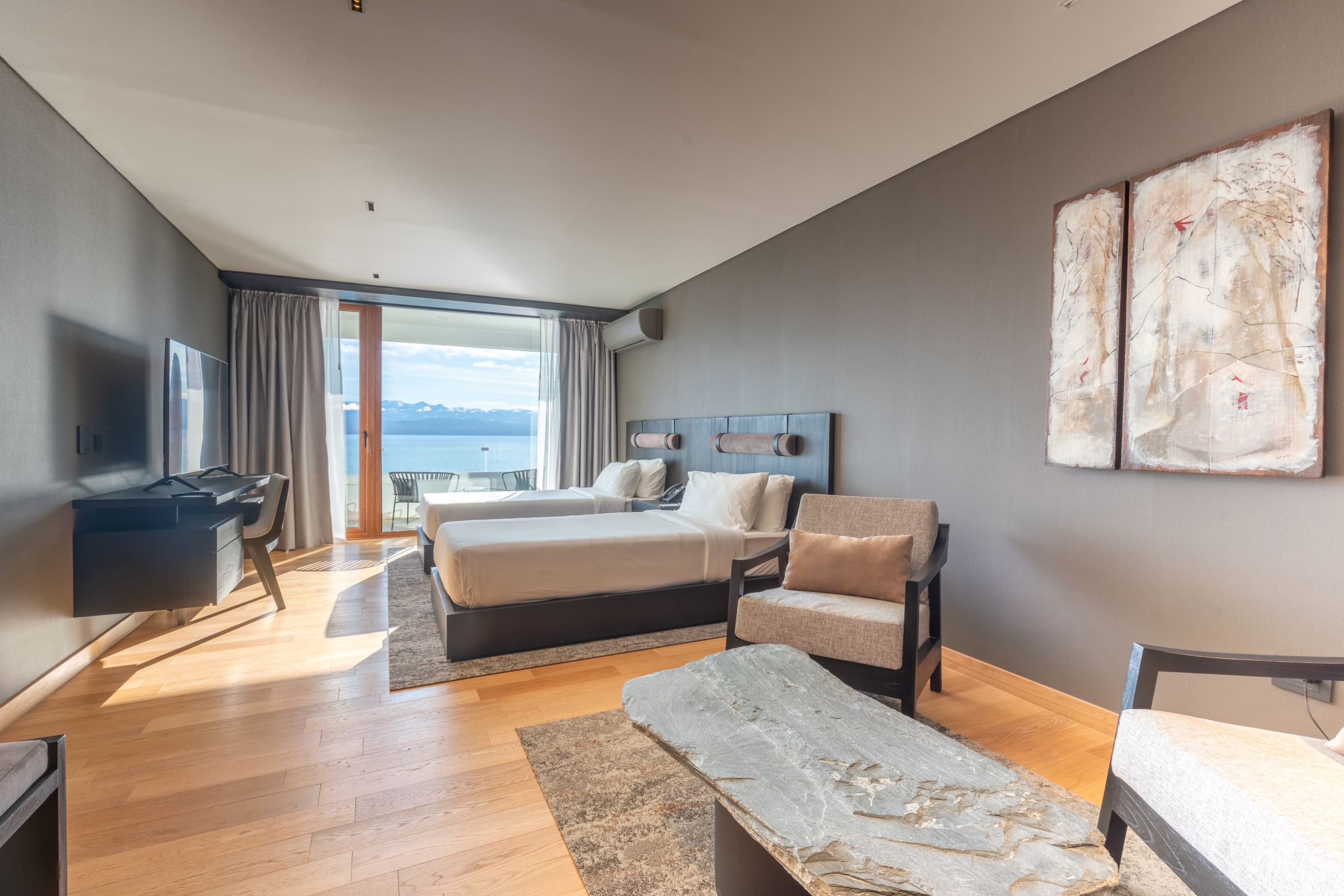 Deluxe Twin - Lake View