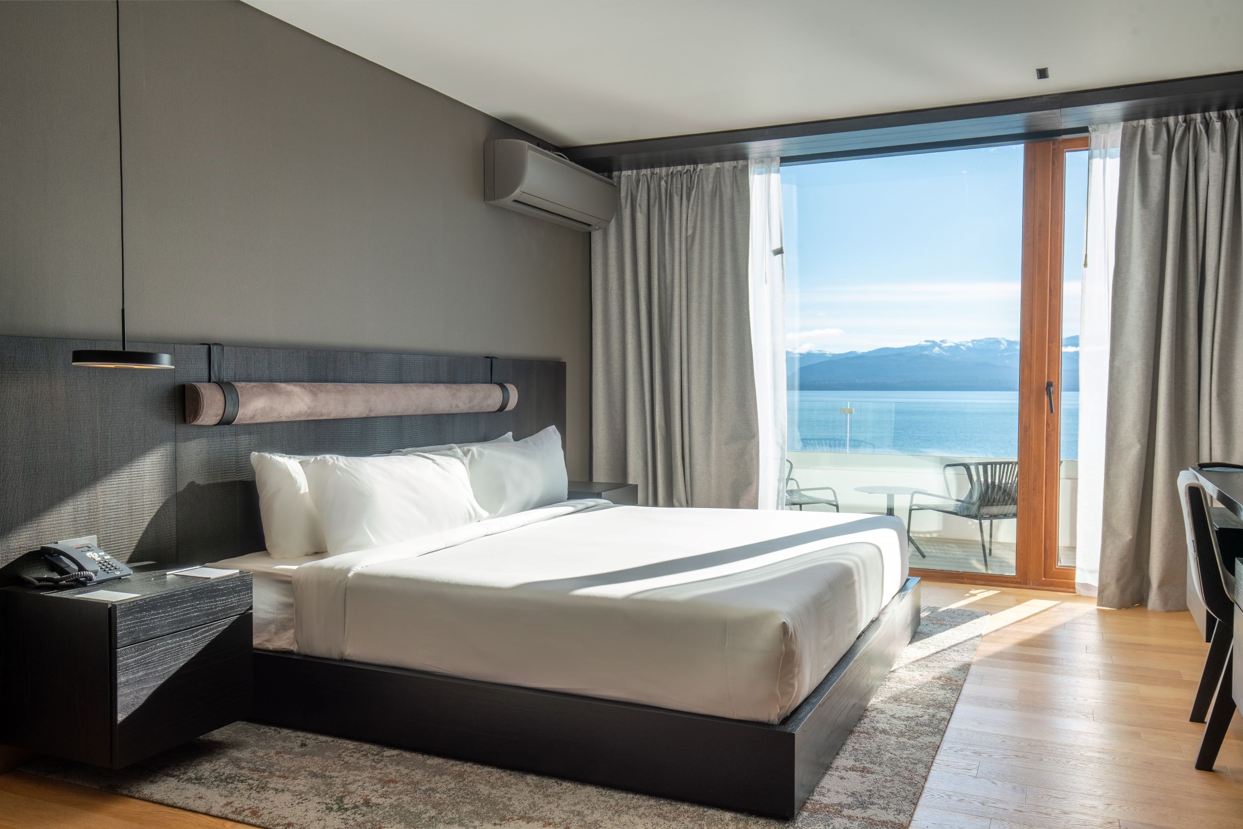 Deluxe King - Lake View