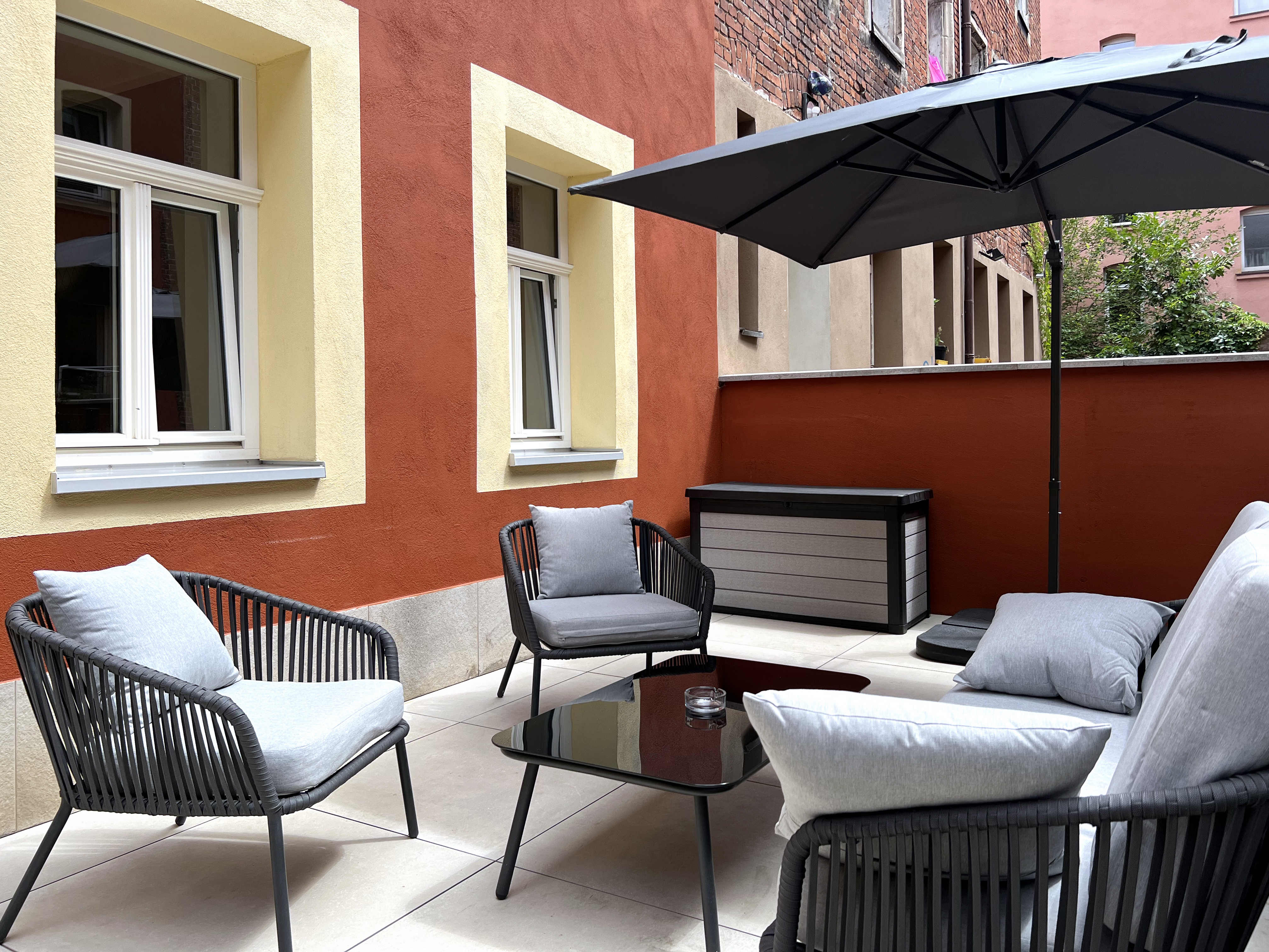 Supreme Two Bedroom Apartment with a Living Room and a Terrace or Galery - Denisstr. 56