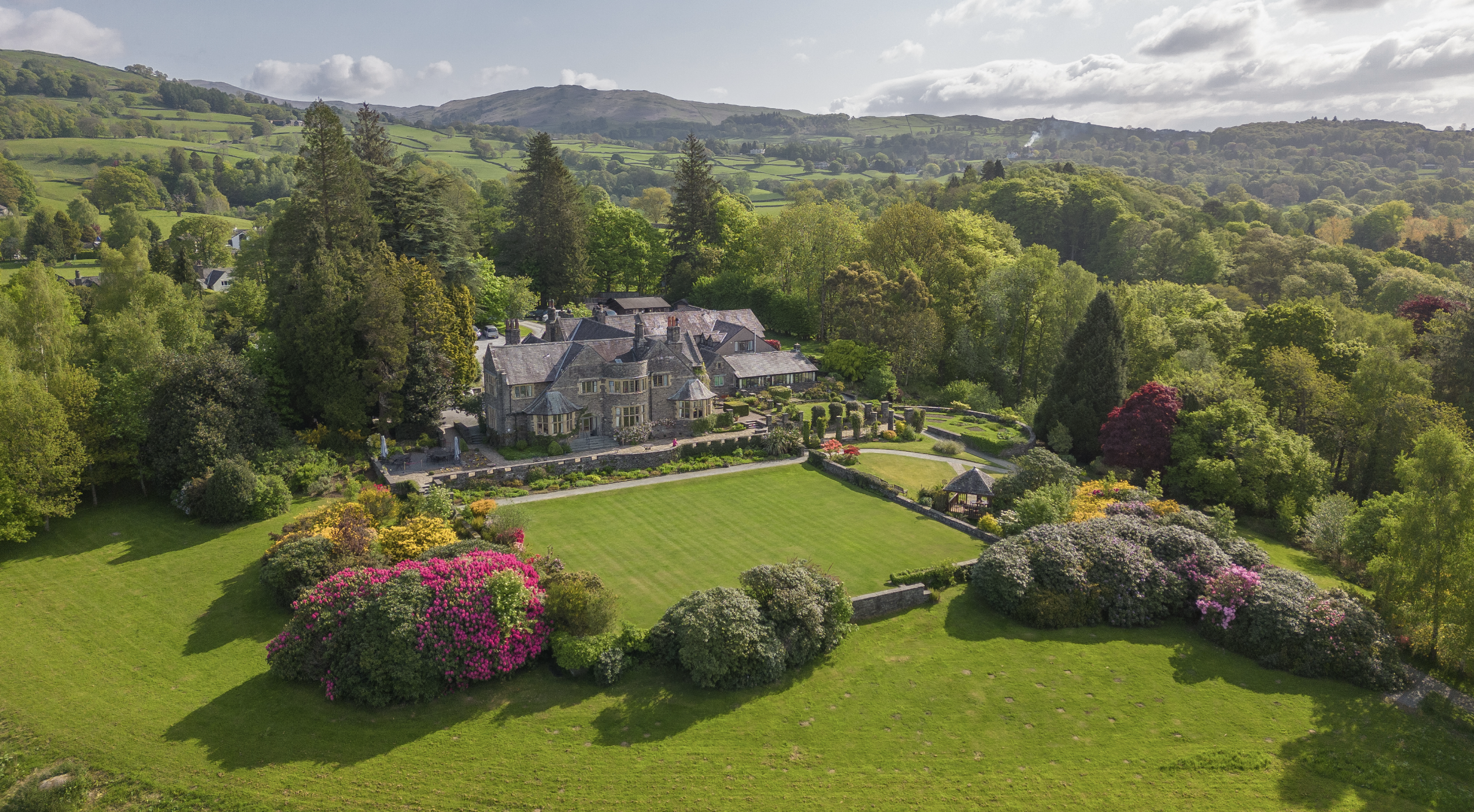 Four Poster With Lake View