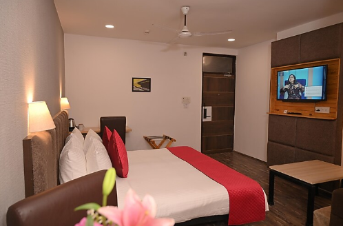 Club Room with Balcony