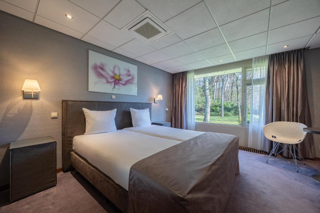 Deluxe Room with Air Conditioning