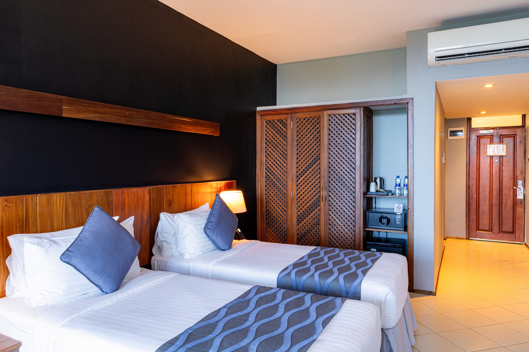 Standard Ocean View Twin - 1