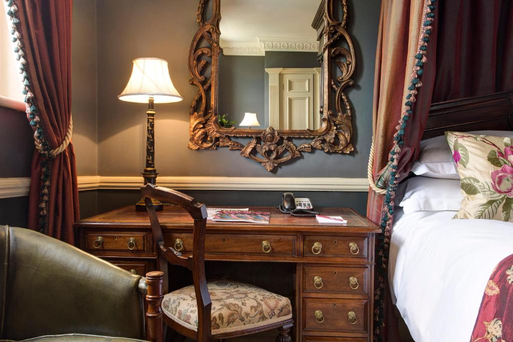 Deluxe Double Room @ The Gore Hotel   Starhotels Collezione