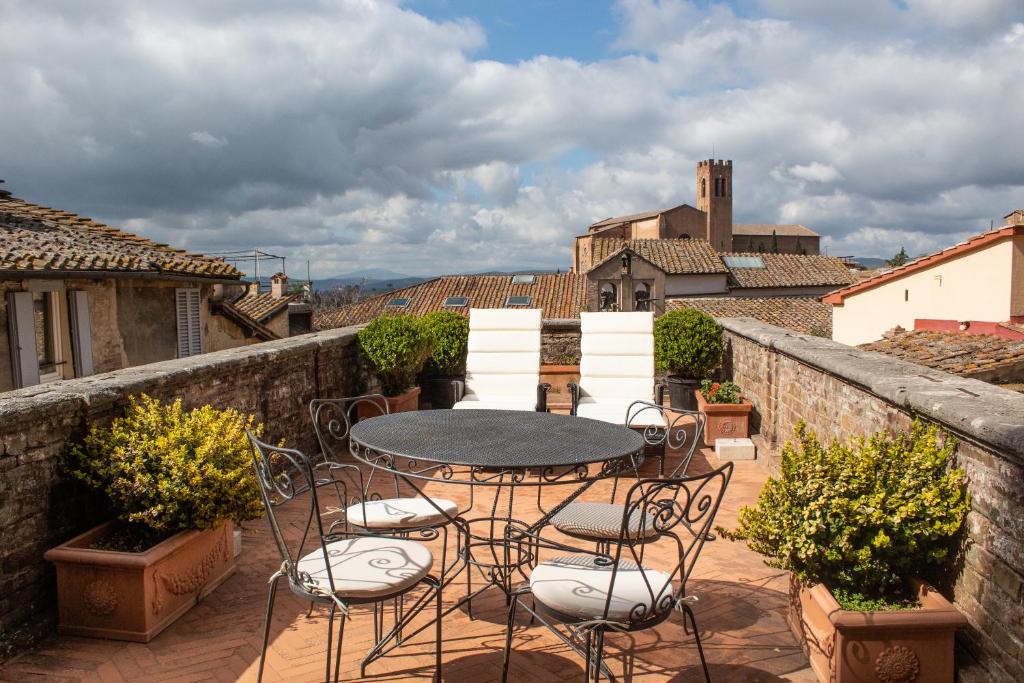 Deluxe Double or Twin Room with Terrace @ Grand Hotel Continental Siena   Starhotels Collezione