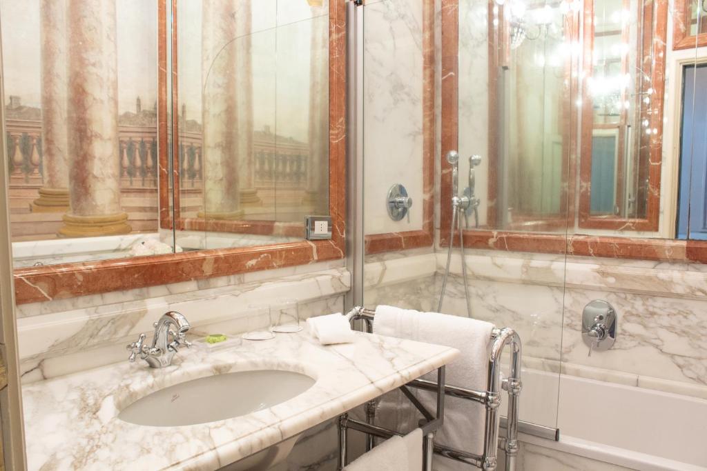 Deluxe Double or Twin Room with Terrace @ Grand Hotel Continental Siena   Starhotels Collezione