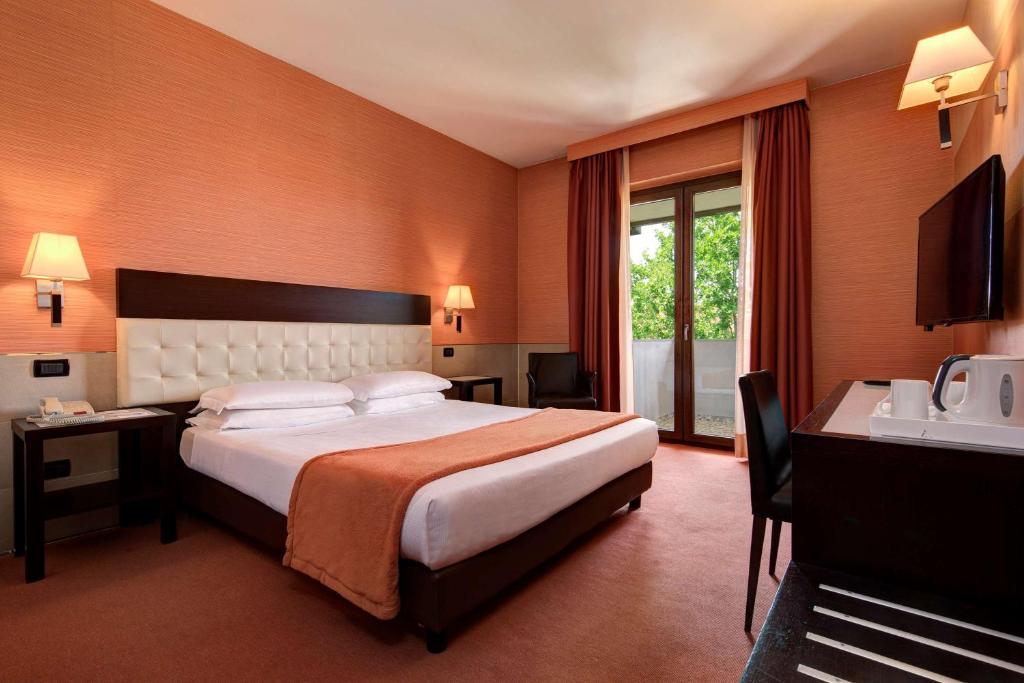 Double Room with 1 King Bed