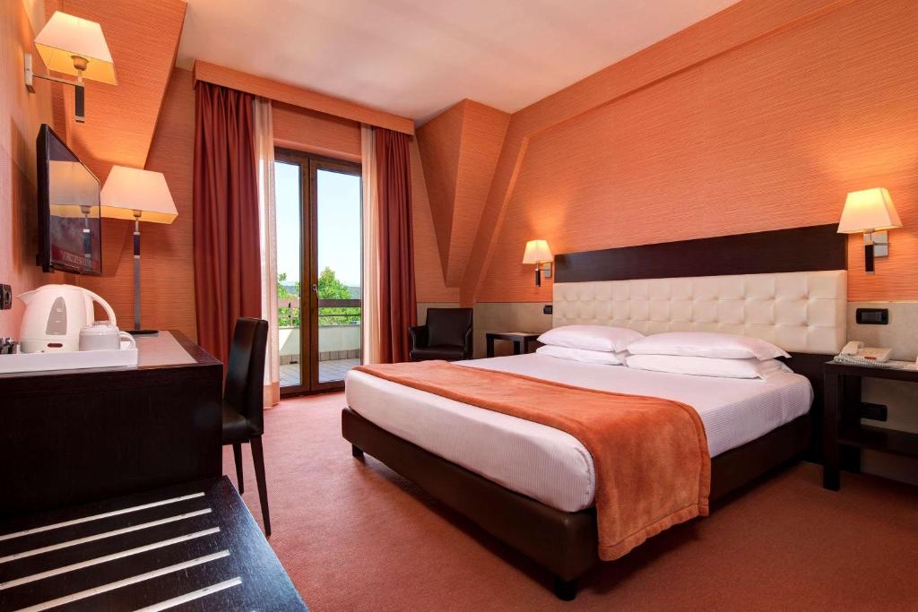 Double Room with King Bed