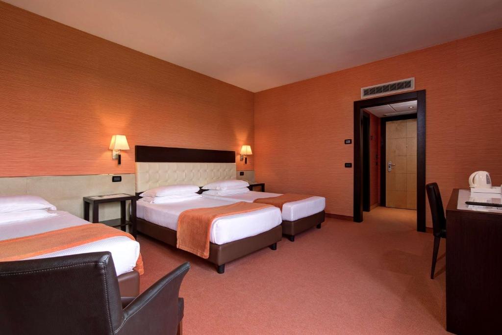 Triple Room with 1 King and 1 Single Bed