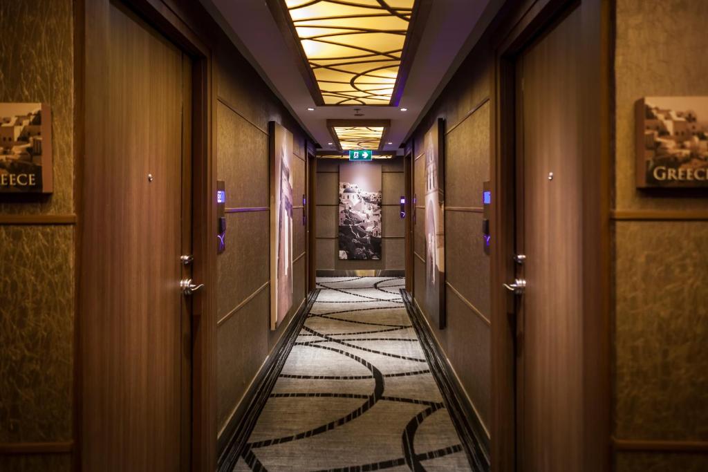 Deluxe Double or Twin Room with City View