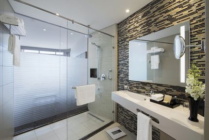 Twin room with Club Lounge access