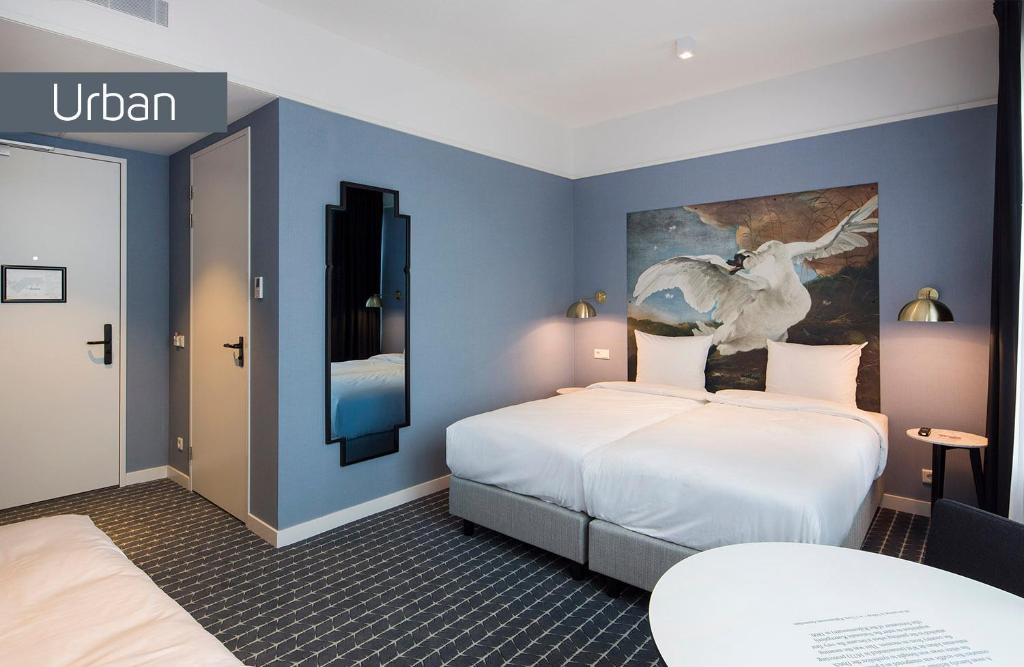 Urban Triple Room