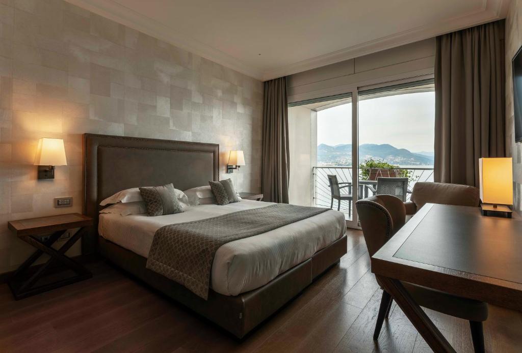 Deluxe Double or Twin Room with Lake View