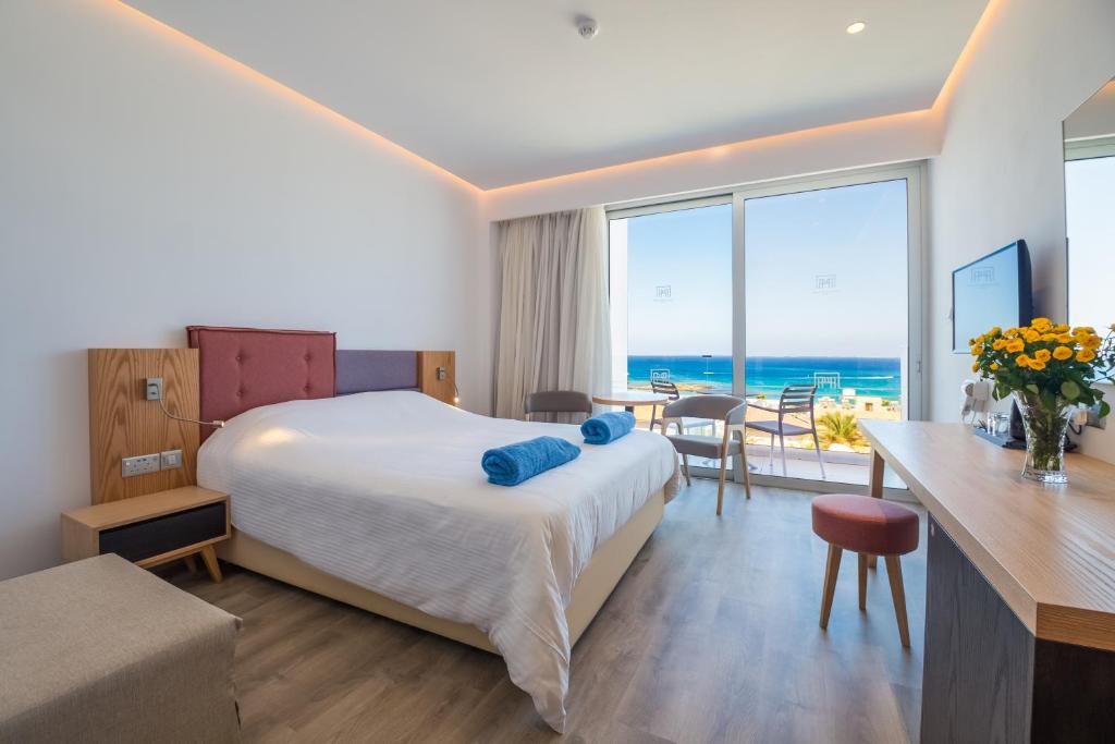 Standard Sea View Room