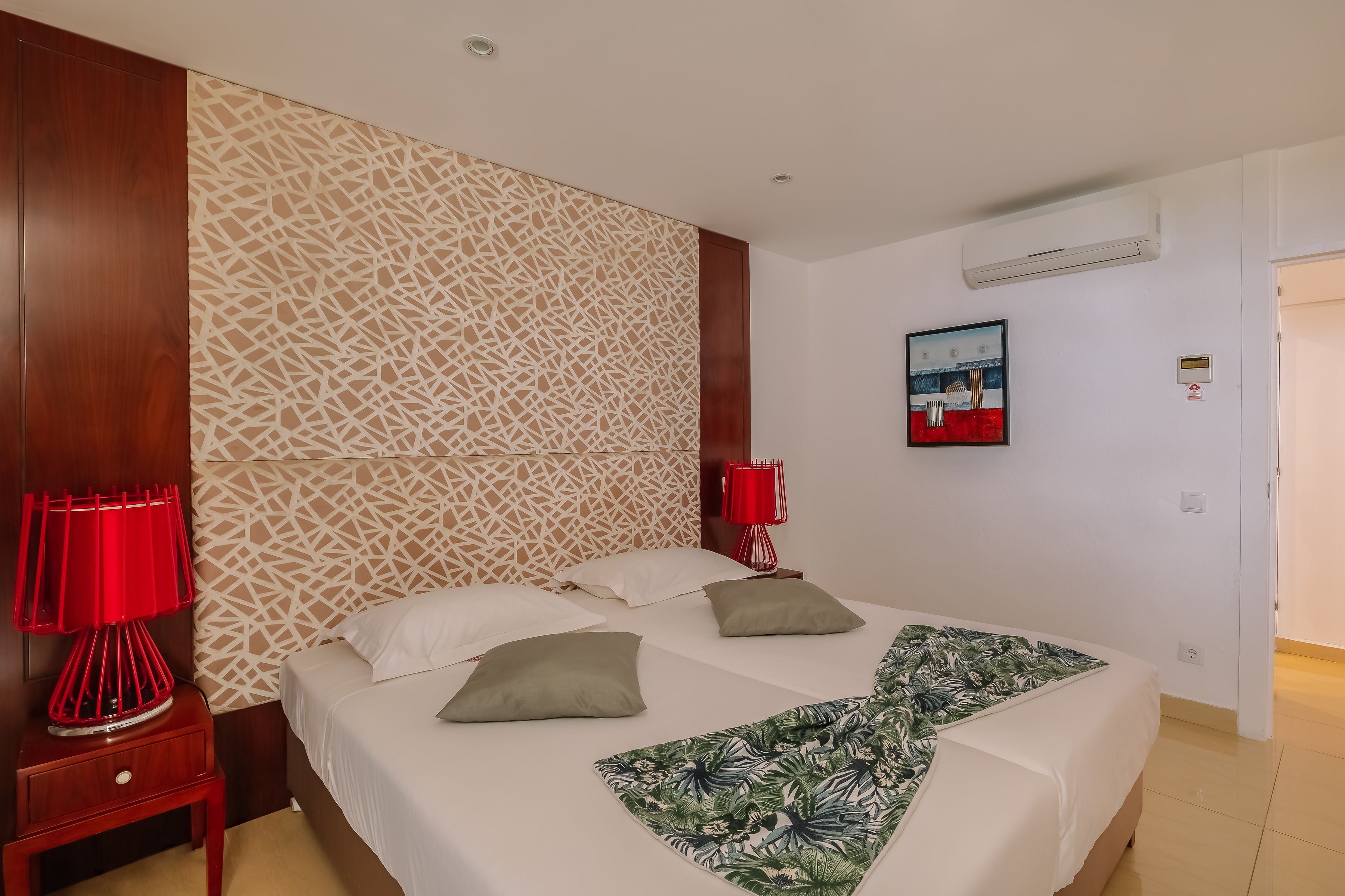 Deluxe One Bedroom Apartment with Sea or Pool View (2 Adults)