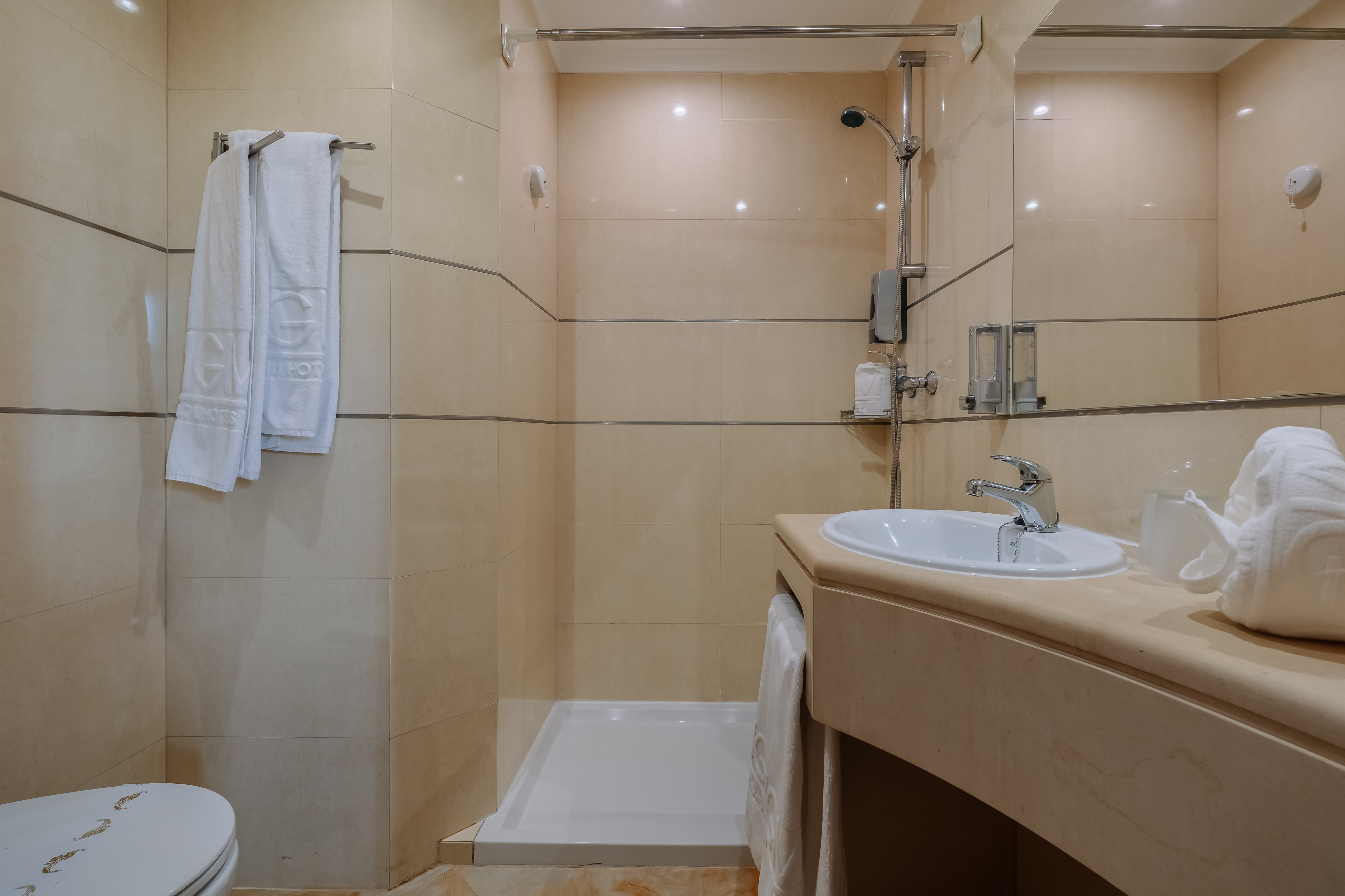 Deluxe Two Bedroom Sea or Pool View Apartment (4 pax)