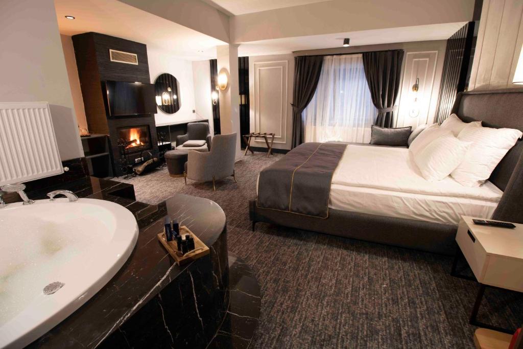 Suite with Spa Bath