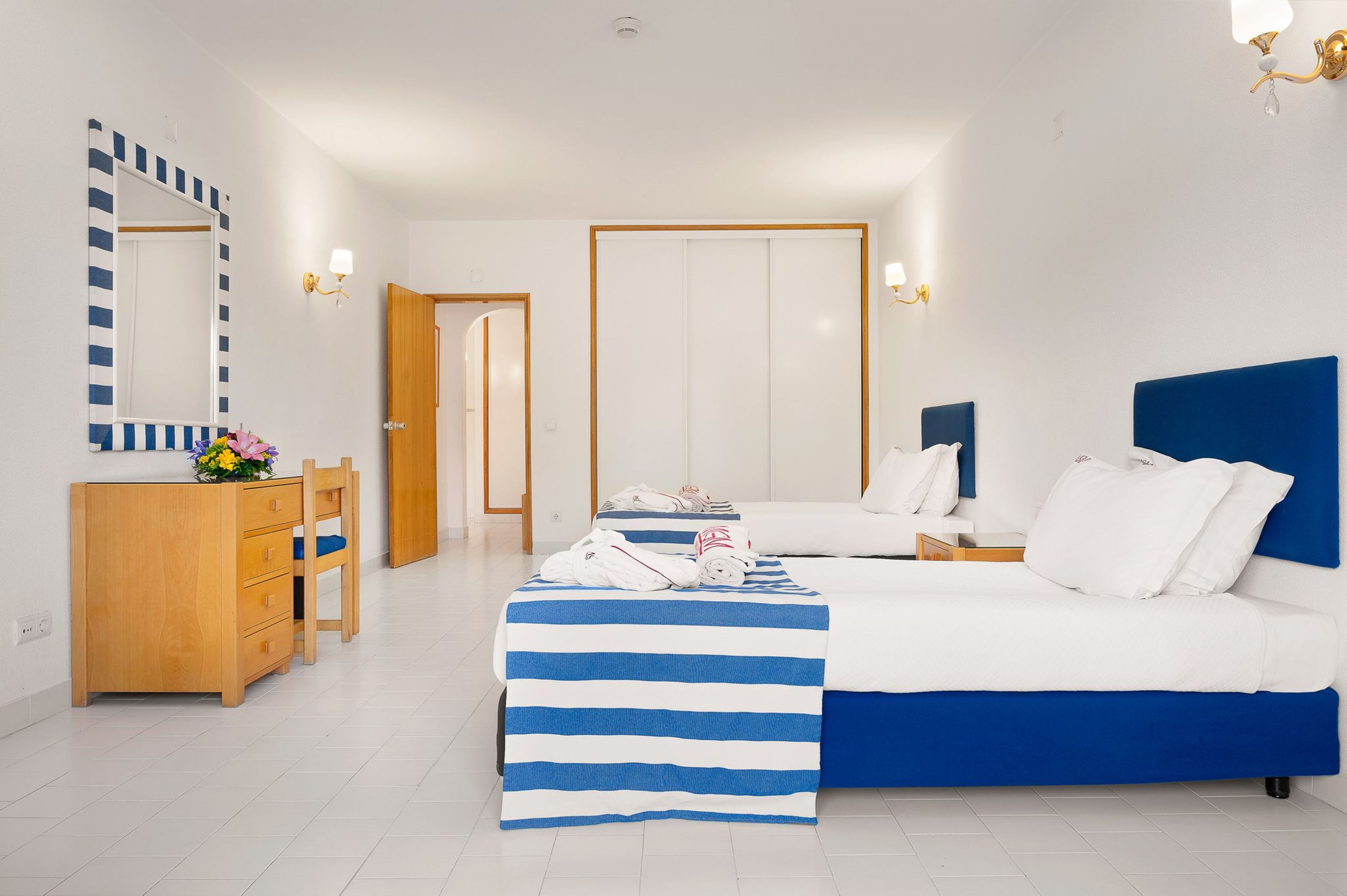 Deluxe One Bedroom Apartment – 2 Adults