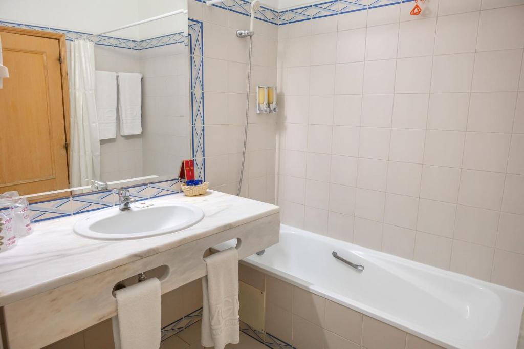 One-Bedroom Junior Club (2 Adults)