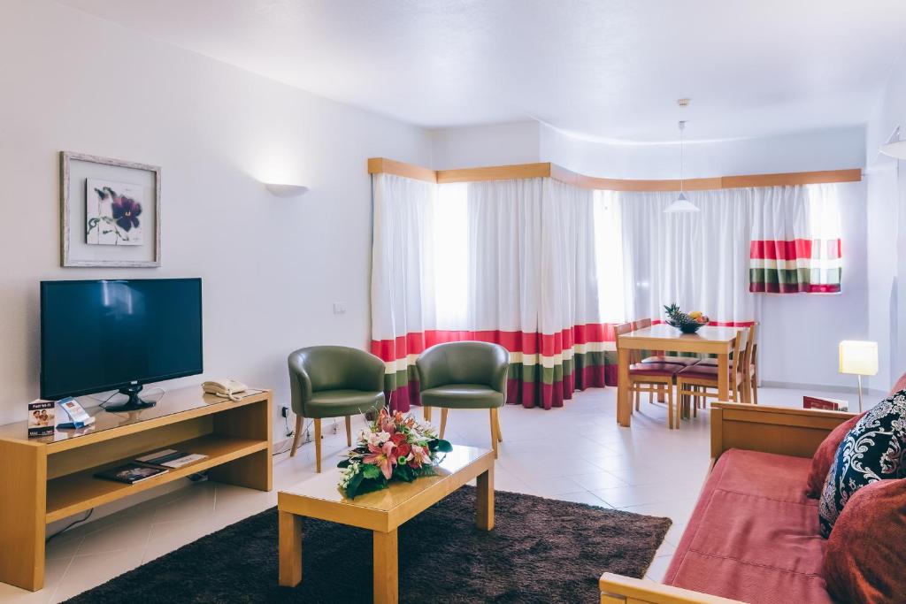 1-Bedroom Club (2 Adults + 2 Children)