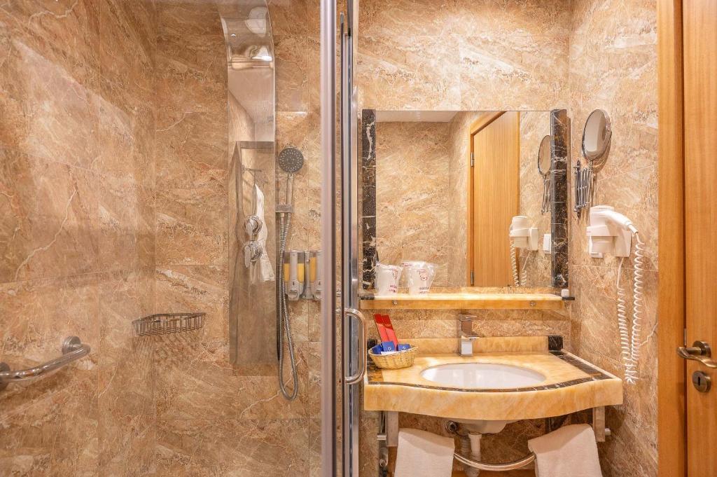 Deluxe Room (2 Adults)