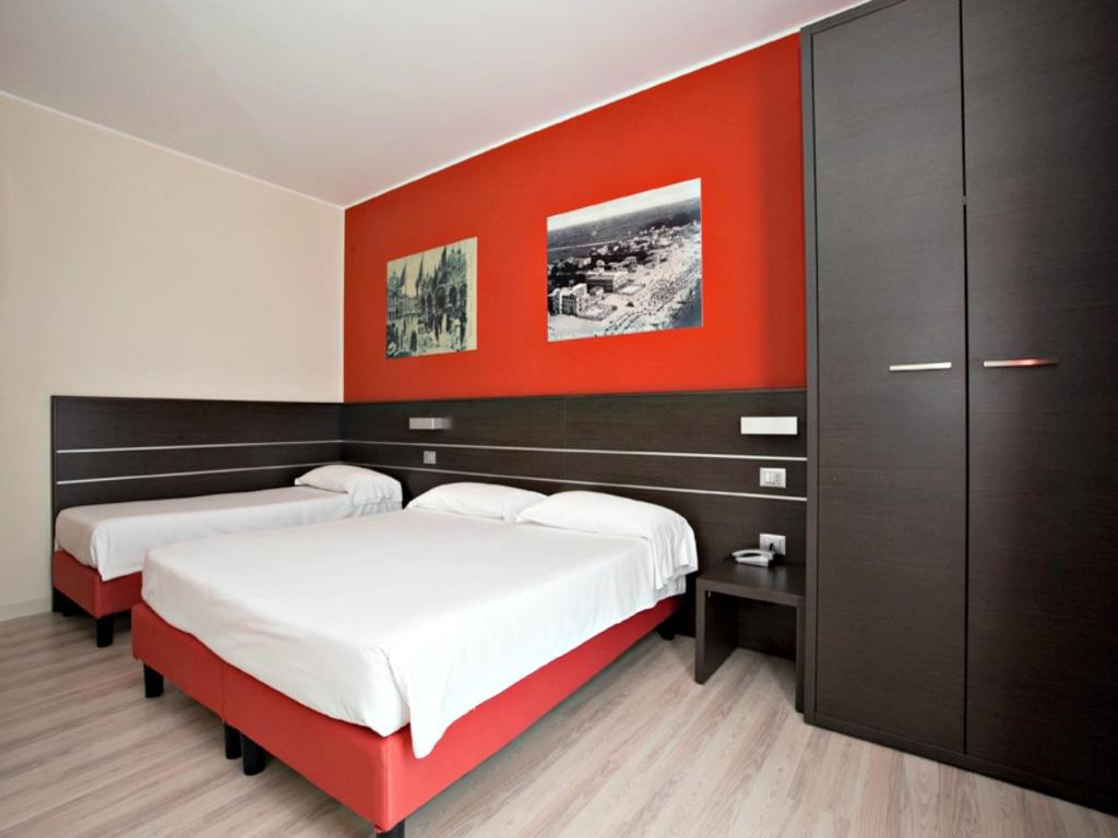 Triple Room with Balcony, Beach Access and Parking