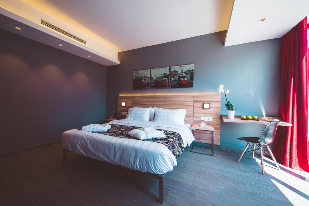 Deluxe King or Twin Room