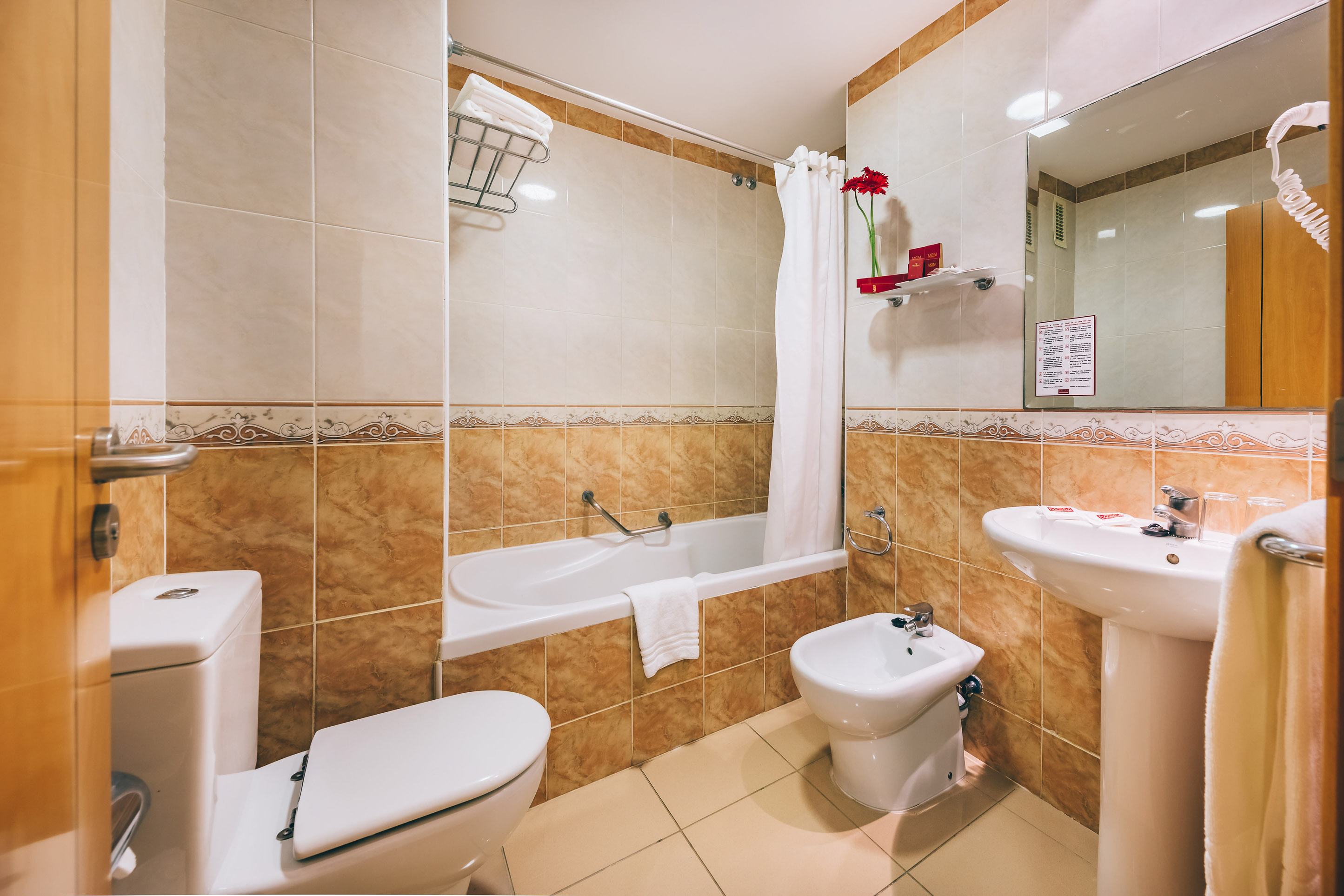 Junior Suite Pool/Sea View 2 adults + 2