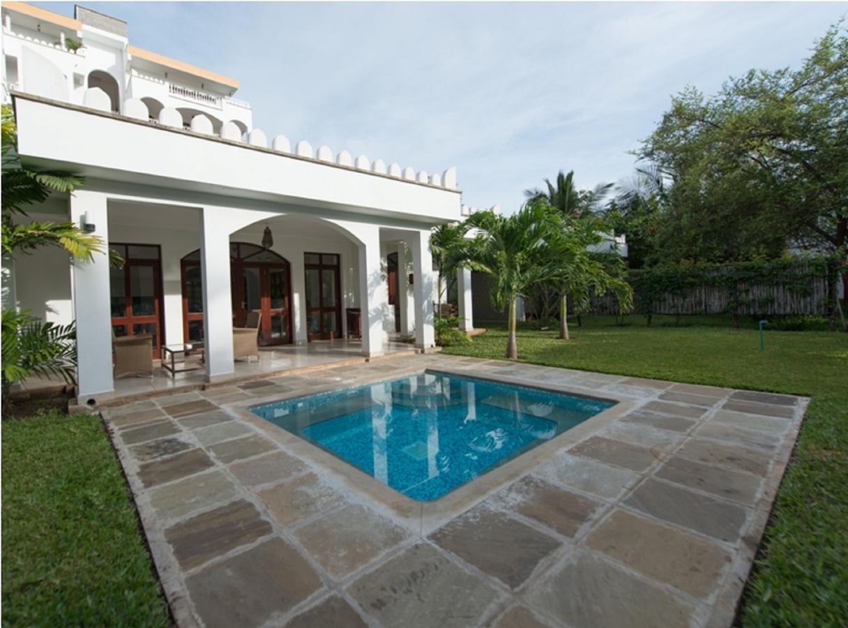 Lantana Galu Beach gallery