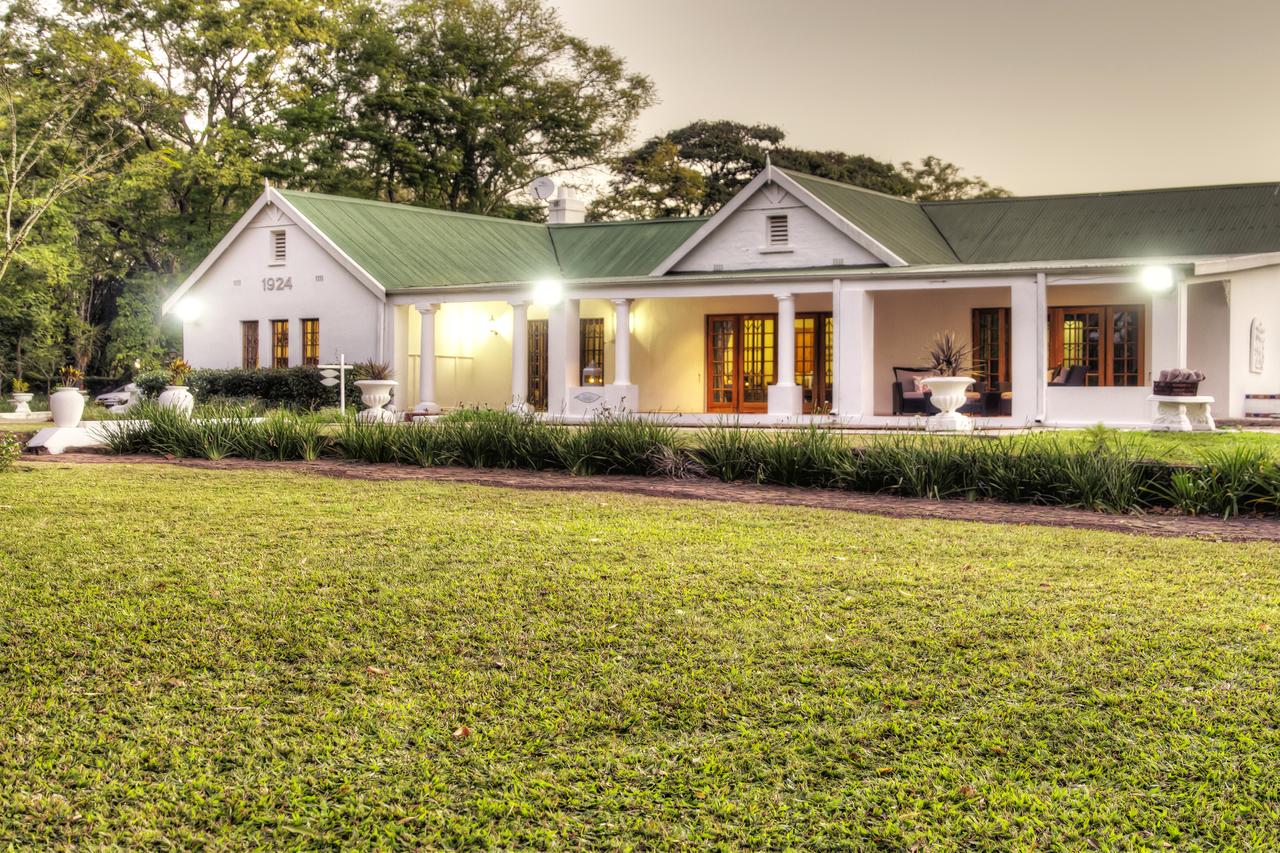 Nut Grove Manor
