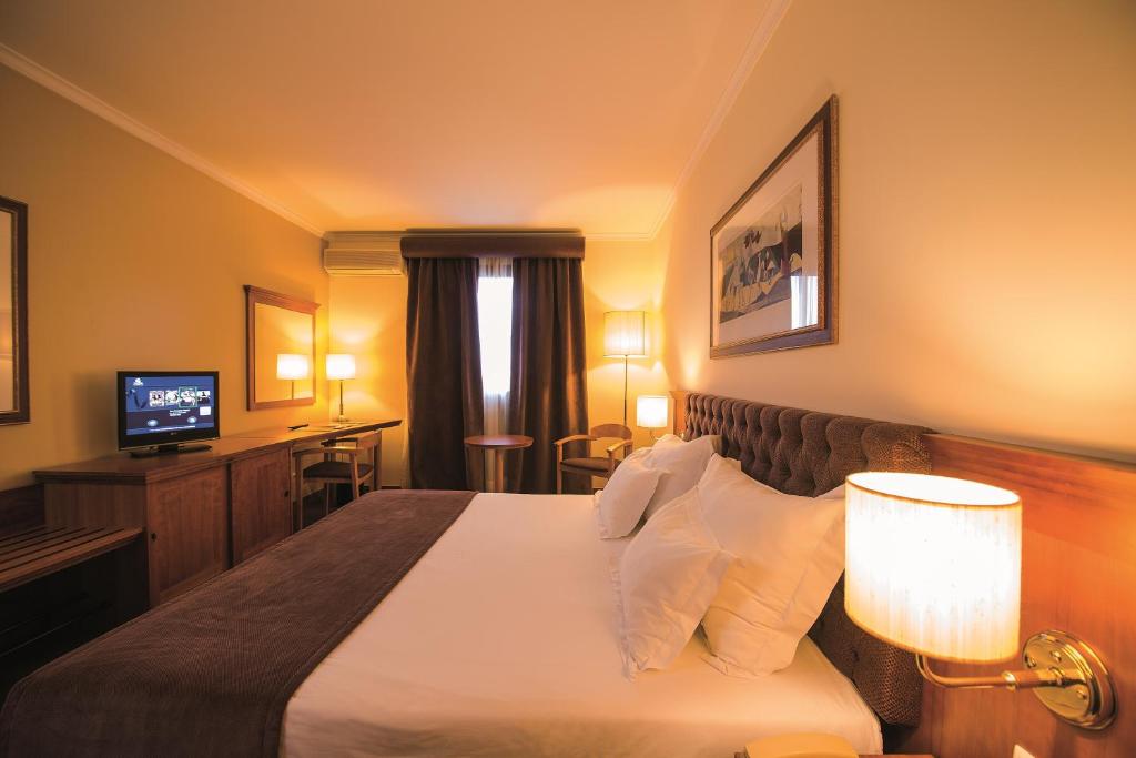 Twin Room with Extra Bed (2 Adults + 1 Child)