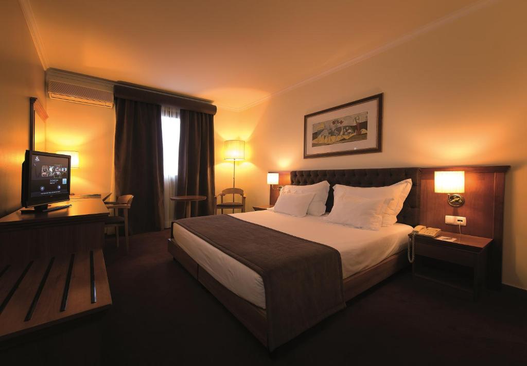 Twin Room with Extra Bed (3 Adults)