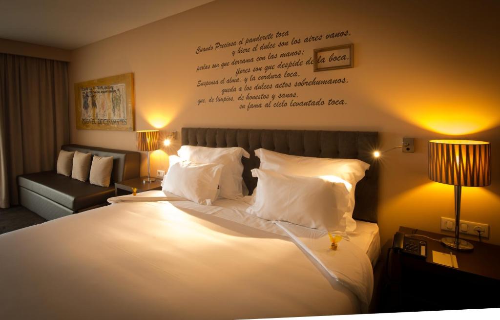 Twin Room with Extra Bed (2 Adults + 1 Child)